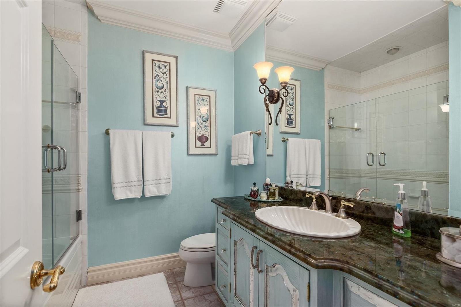 Twin Springs Ln, Saint Louis, MO 63124