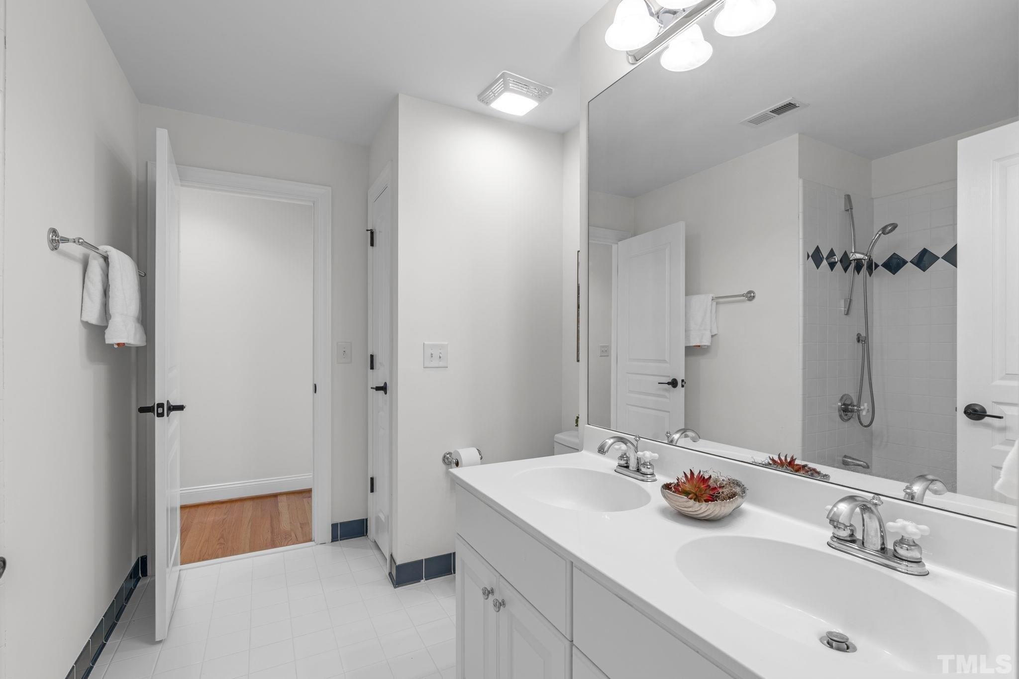 Blue Granite Ct, Chapel Hill, NC 27514