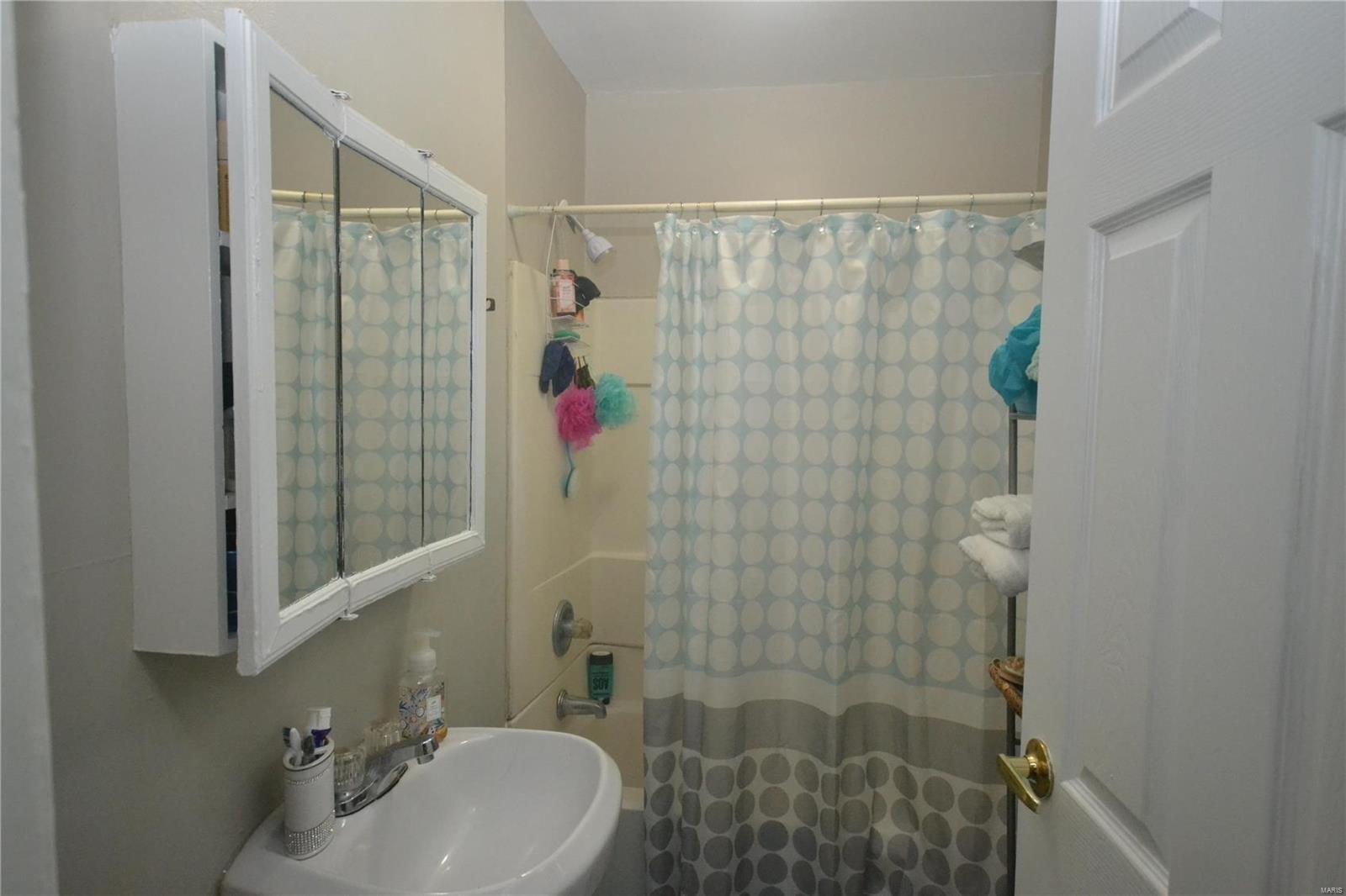 E Mckinley St, Belleville, IL 62220