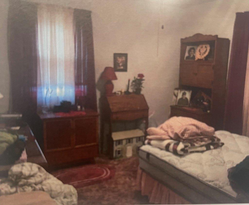 Lang Dr, New Martinsville, WV 26155