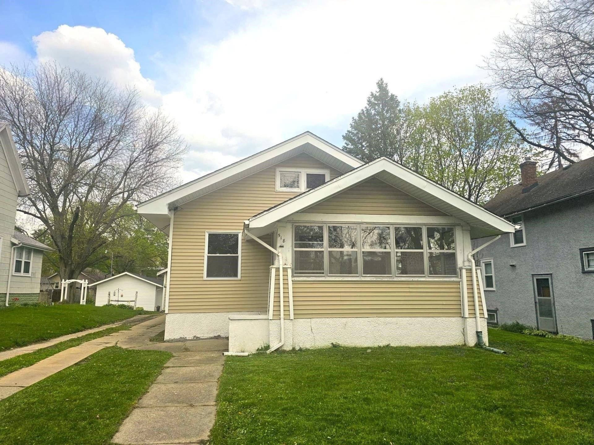 Shaw St, Rockford, IL 61104