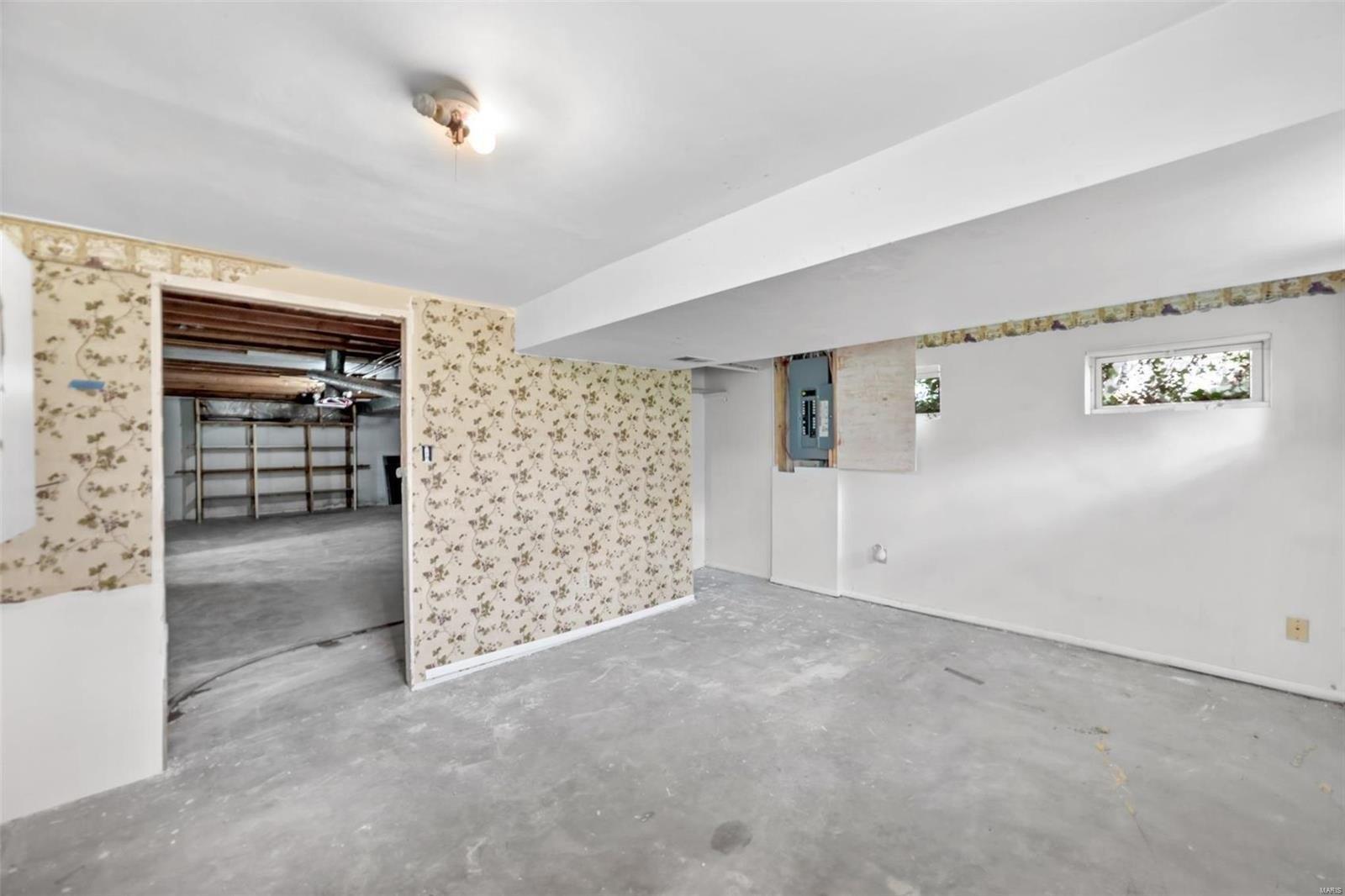 Stallion Dr, Florissant, MO 63033
