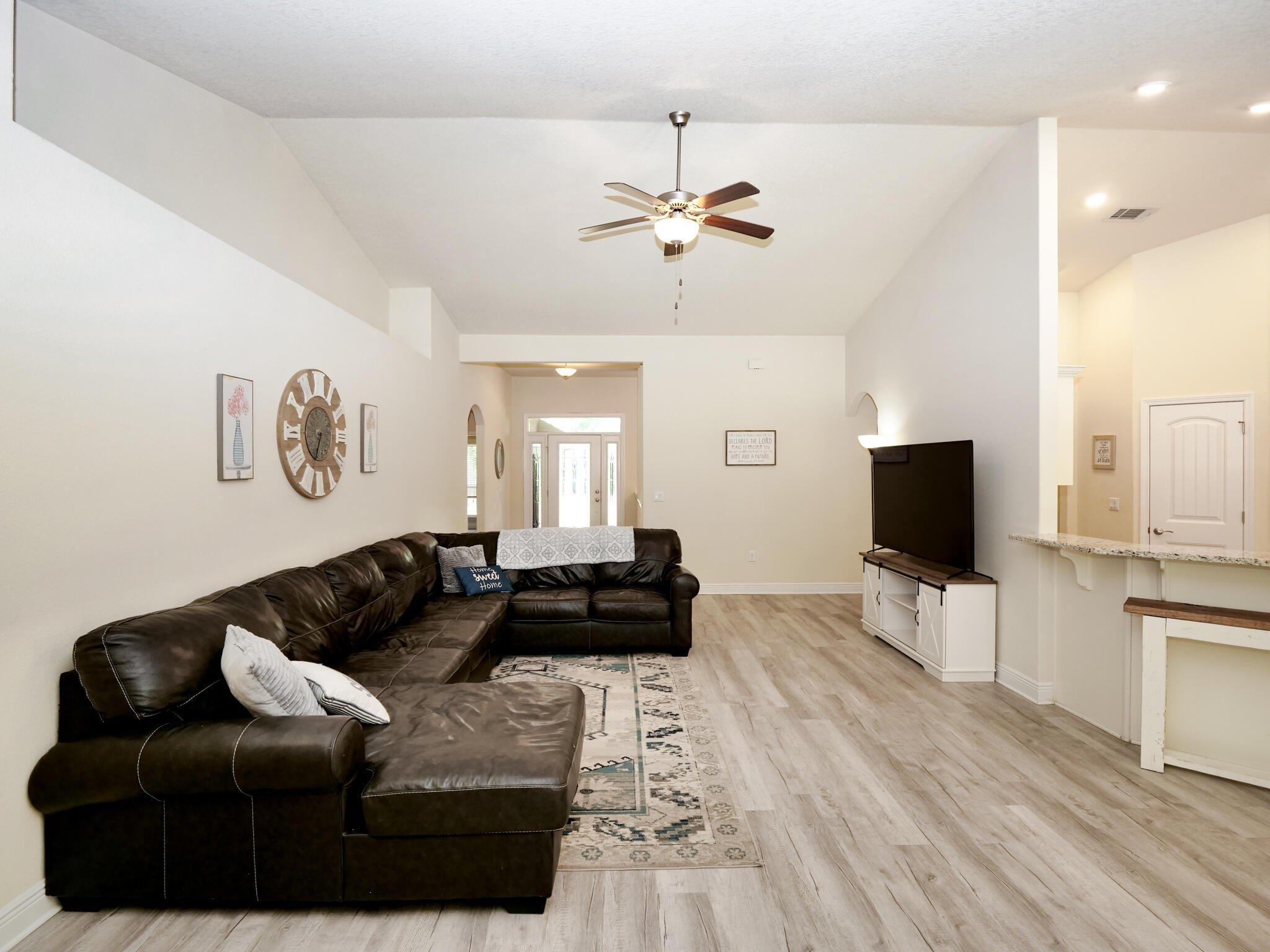 Live Oak St, Navarre, FL 32566
