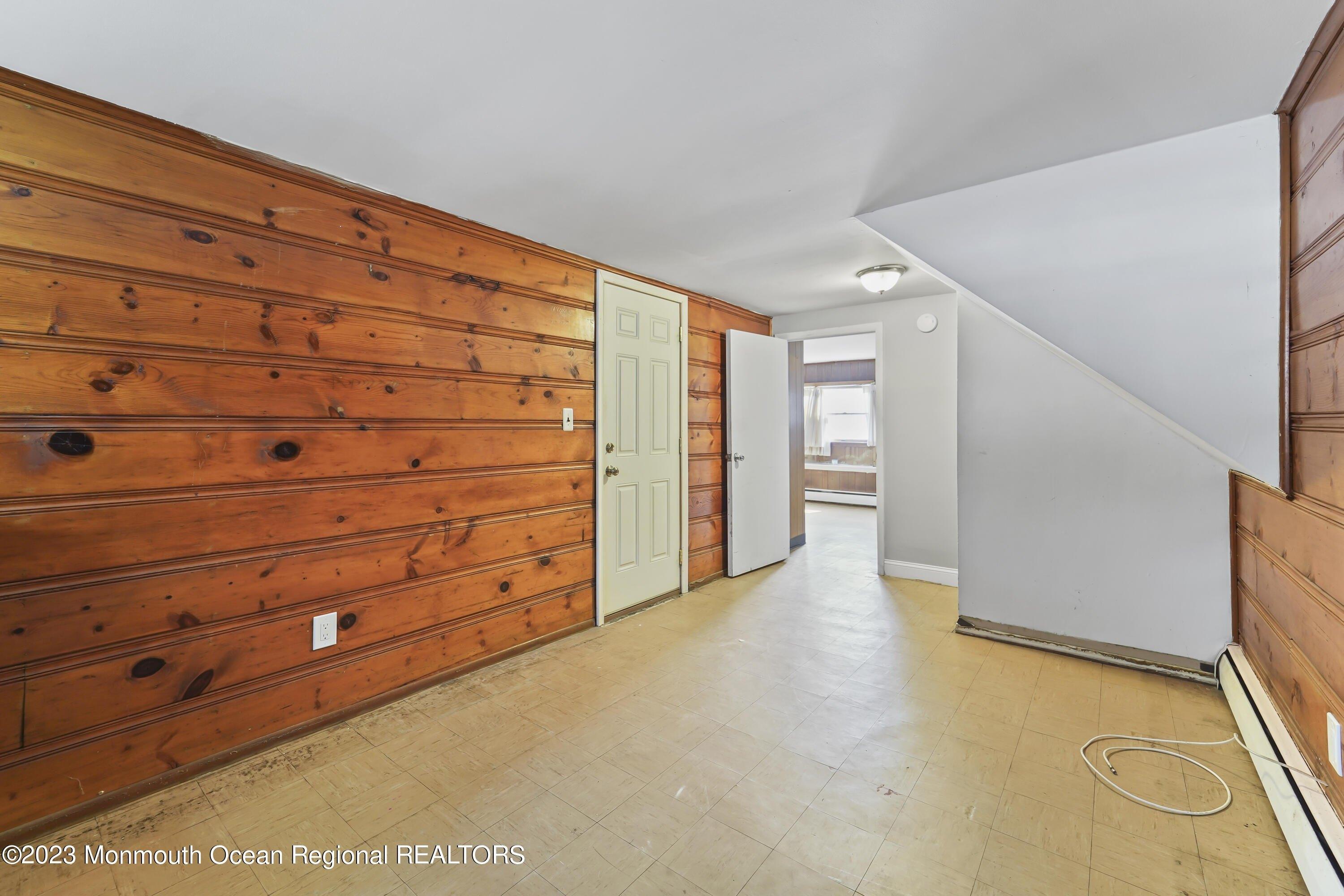 Albert Dr, Parlin, NJ 08859