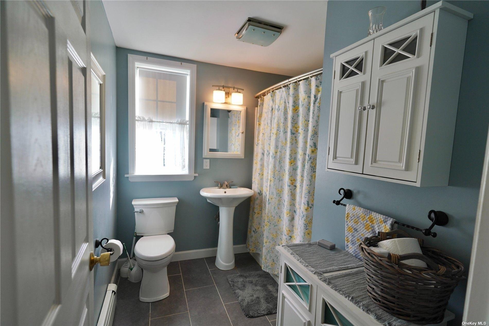 Henderson Ave, Port Washington, NY 11050