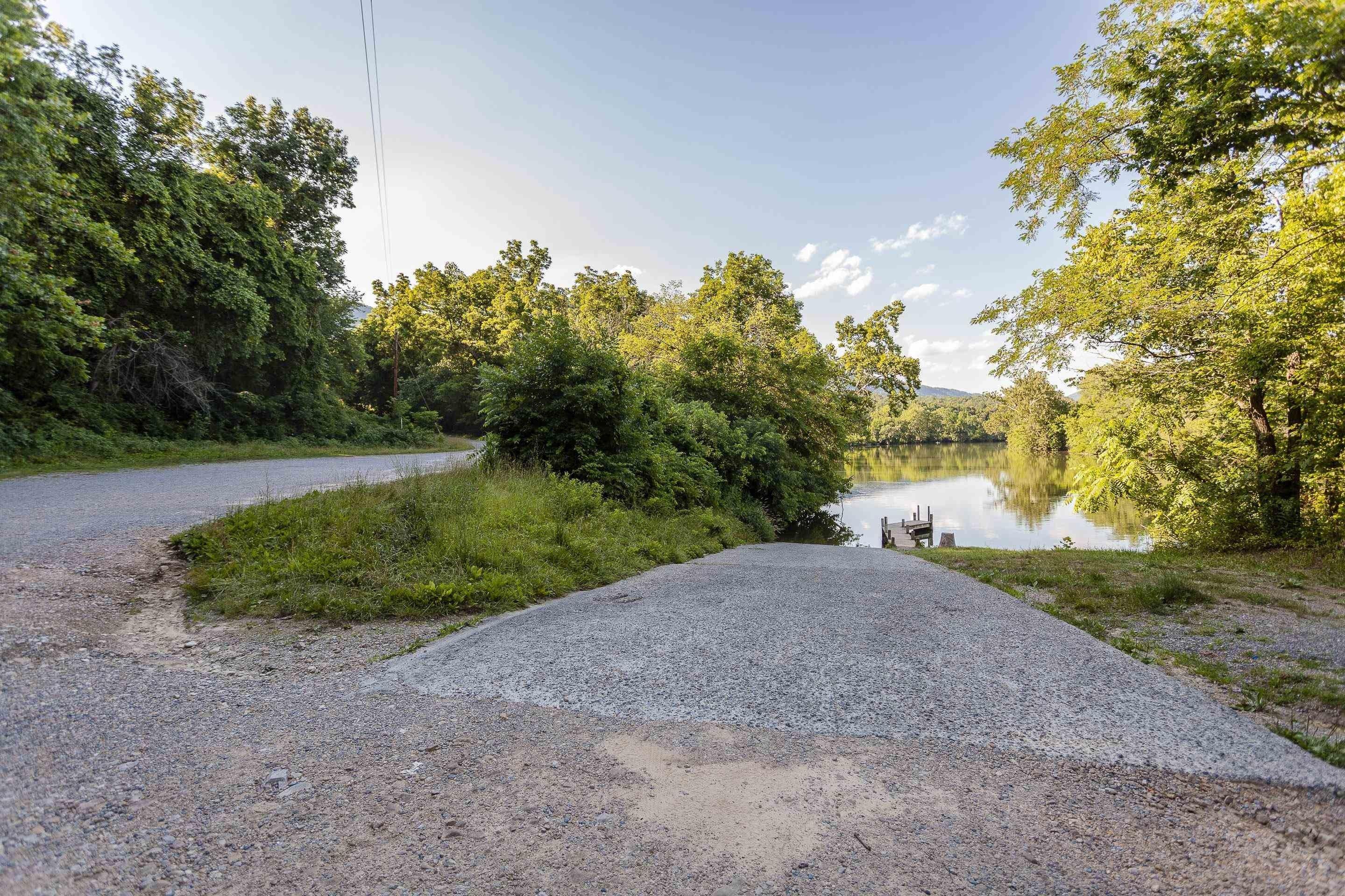 Cardinal Dr, Luray, VA 22835