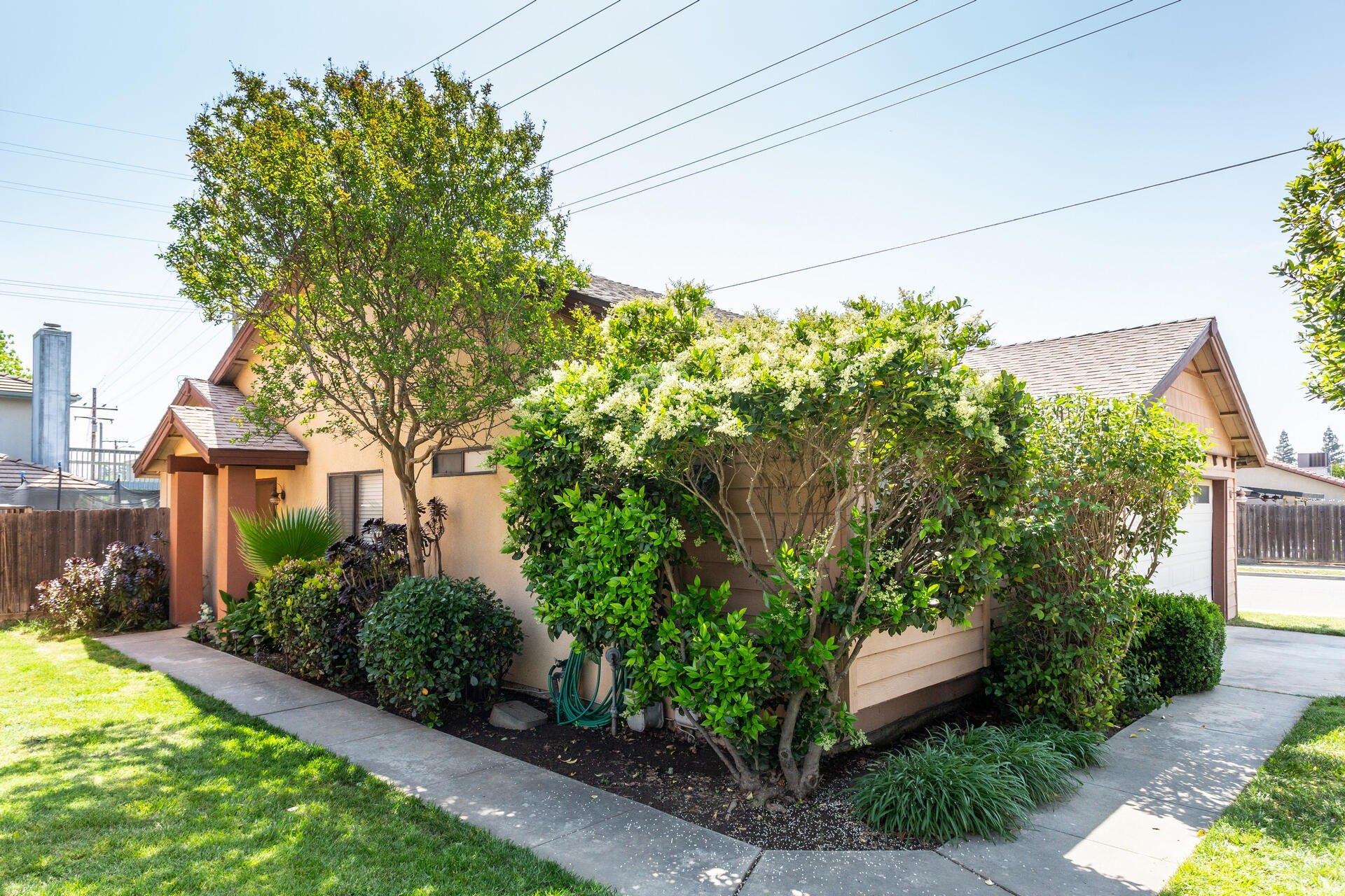 N Manzanita St, Visalia, CA 93292