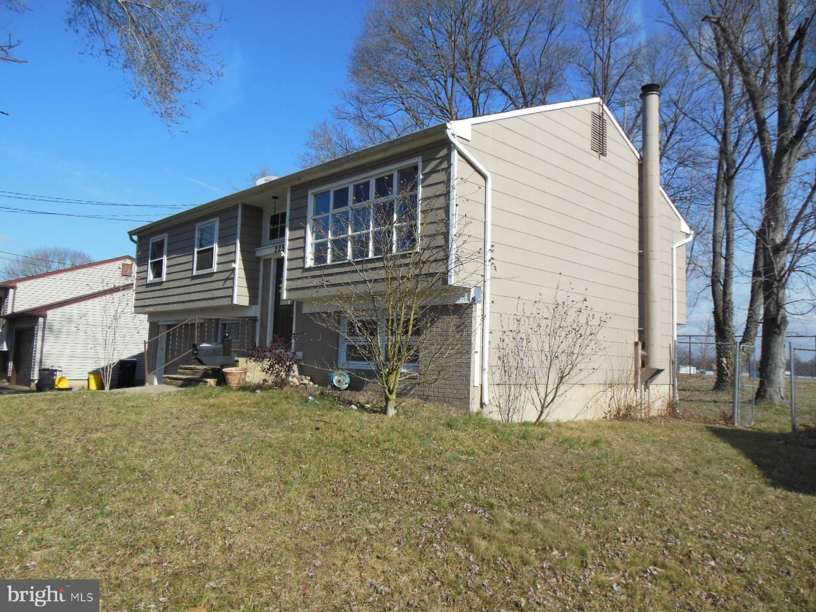 Mardale Dr, Somerdale, NJ 08083