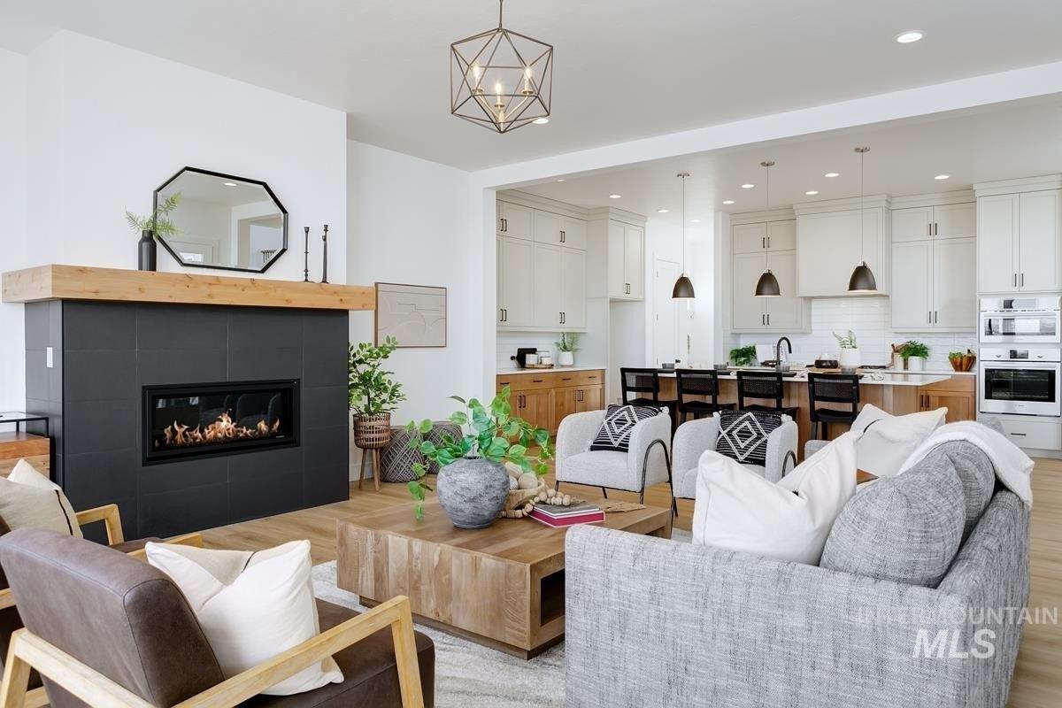 S Grebe Ave, Boise, ID 83716