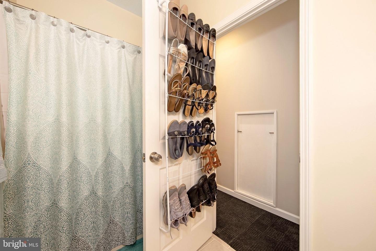 Bridgewater Dr, Marlton, NJ 08053