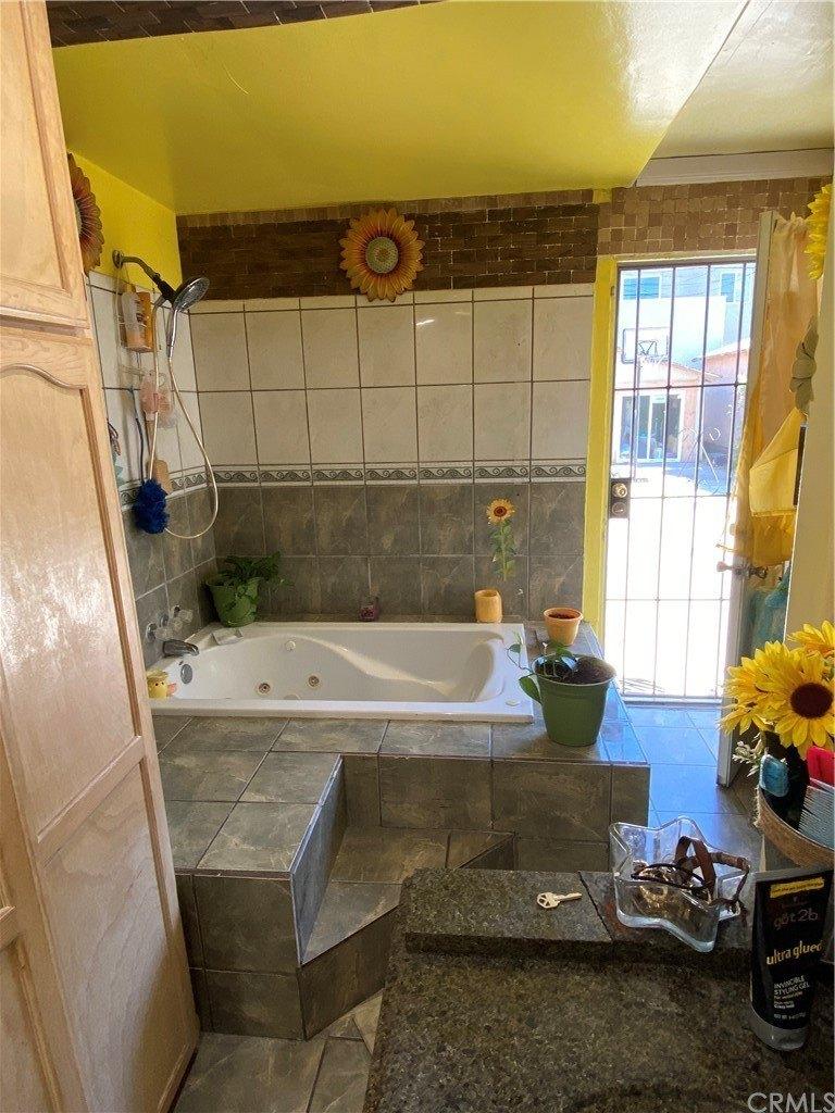 W 92nd St, Los Angeles, CA 90044
