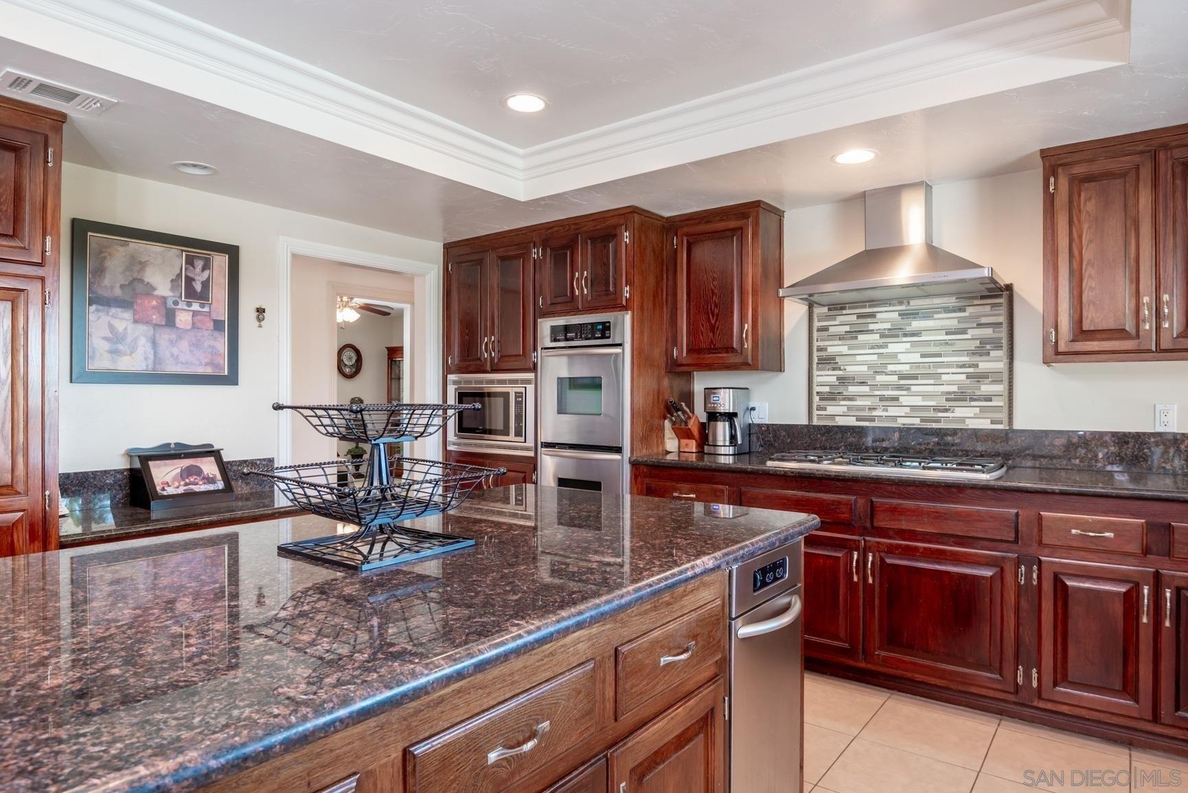Avowood Ct, Fallbrook, CA 92028
