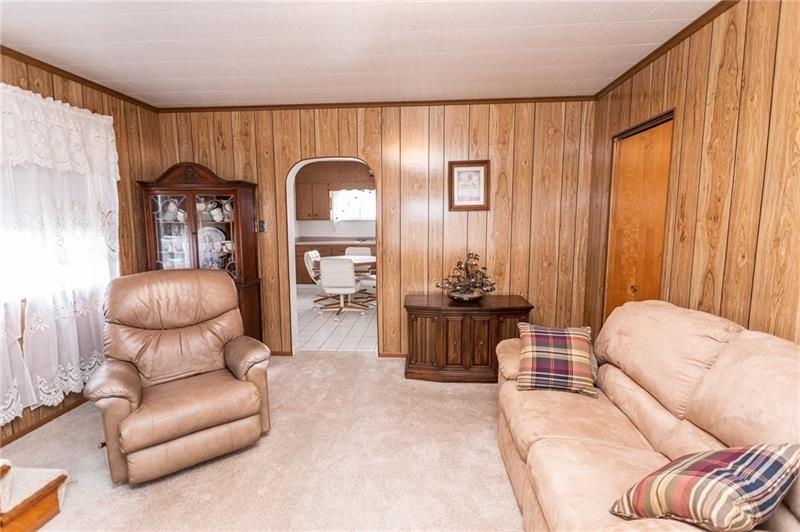S Prospect St, Connellsville, PA 15425