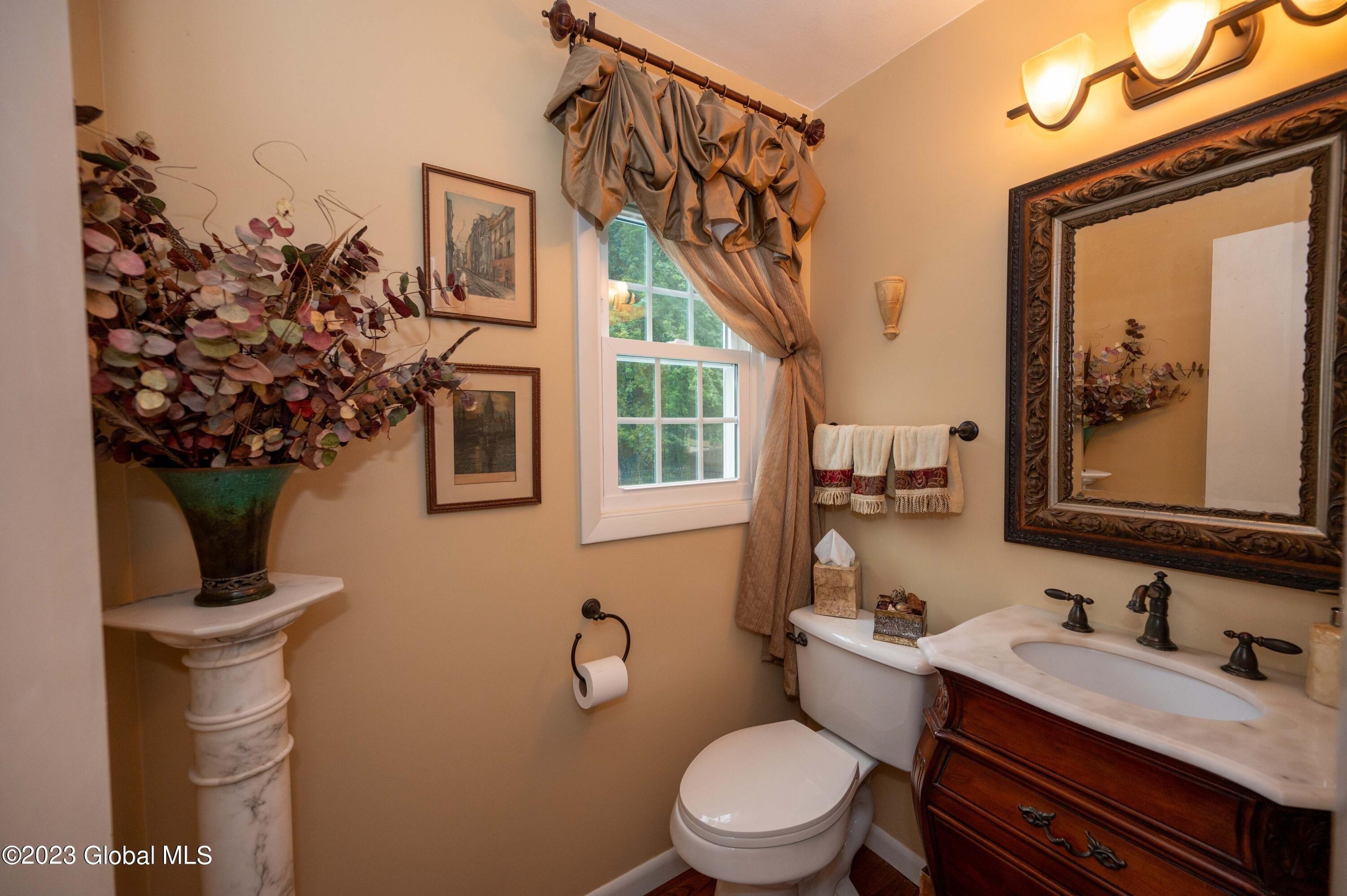 Huntwood Dr, Clifton Park, NY 12065