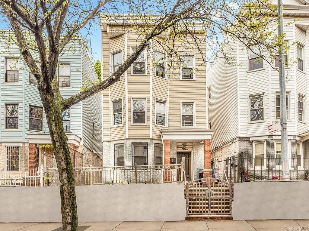 Woodycrest Ave, Bronx, NY 10452