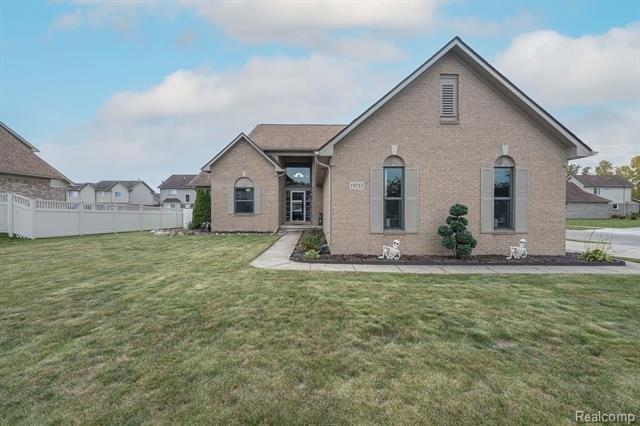 Sexton St, Rockwood, MI 48173