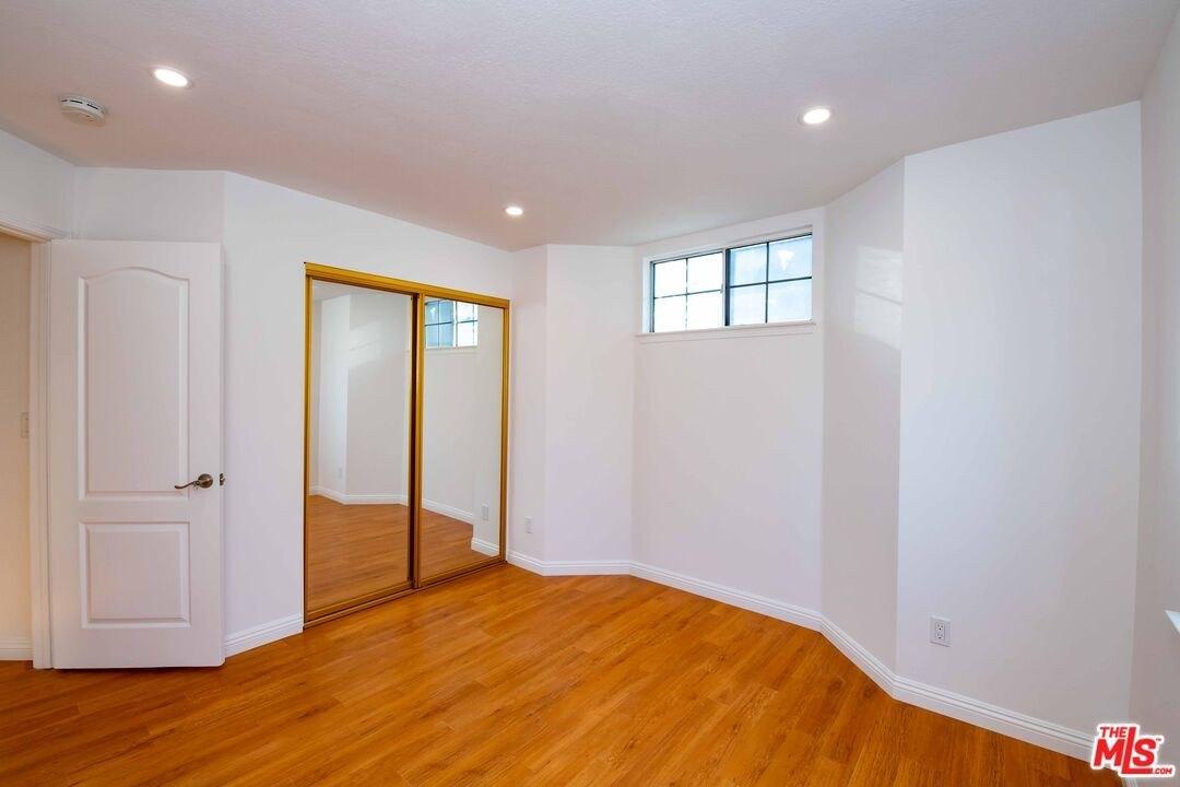 Pickford Ave, Lancaster, CA 93534