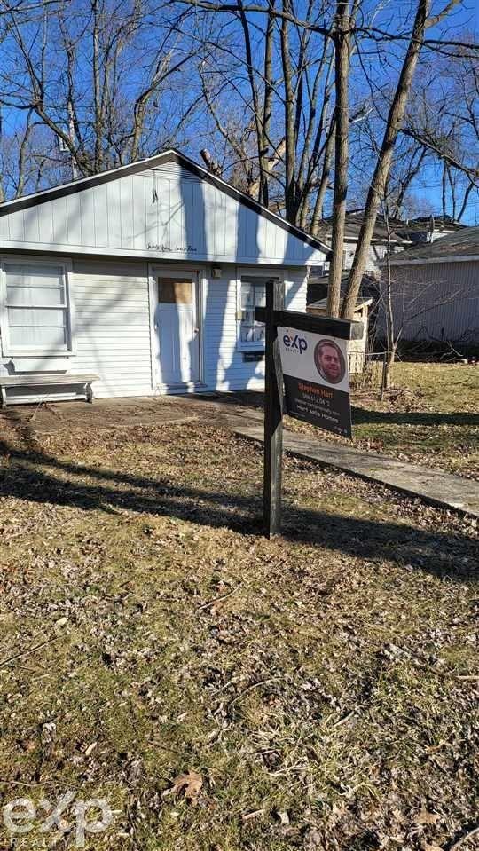 Carrick Ave, West Bloomfield, MI 48324