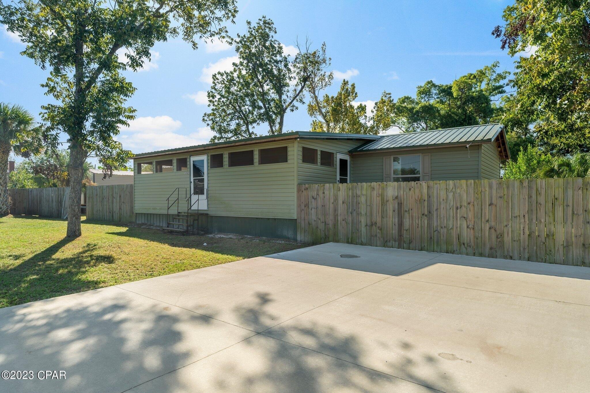 E 2nd Pl, Panama City, FL 32401