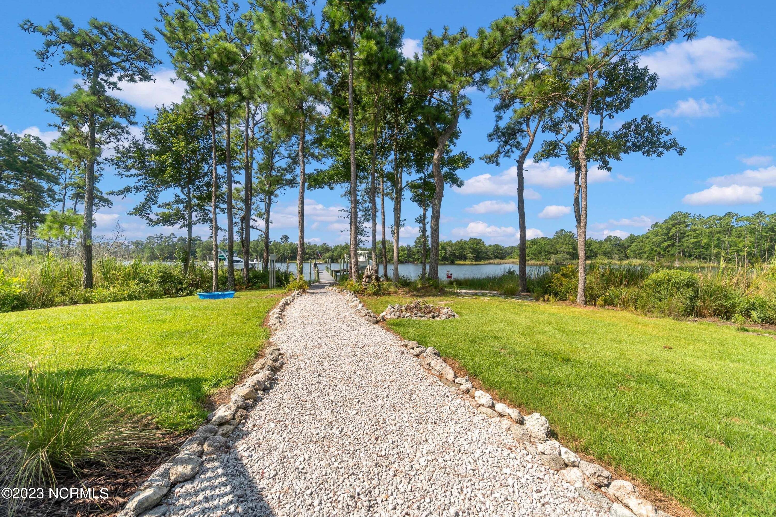 Connie Cove Rd, Oriental, NC 28571
