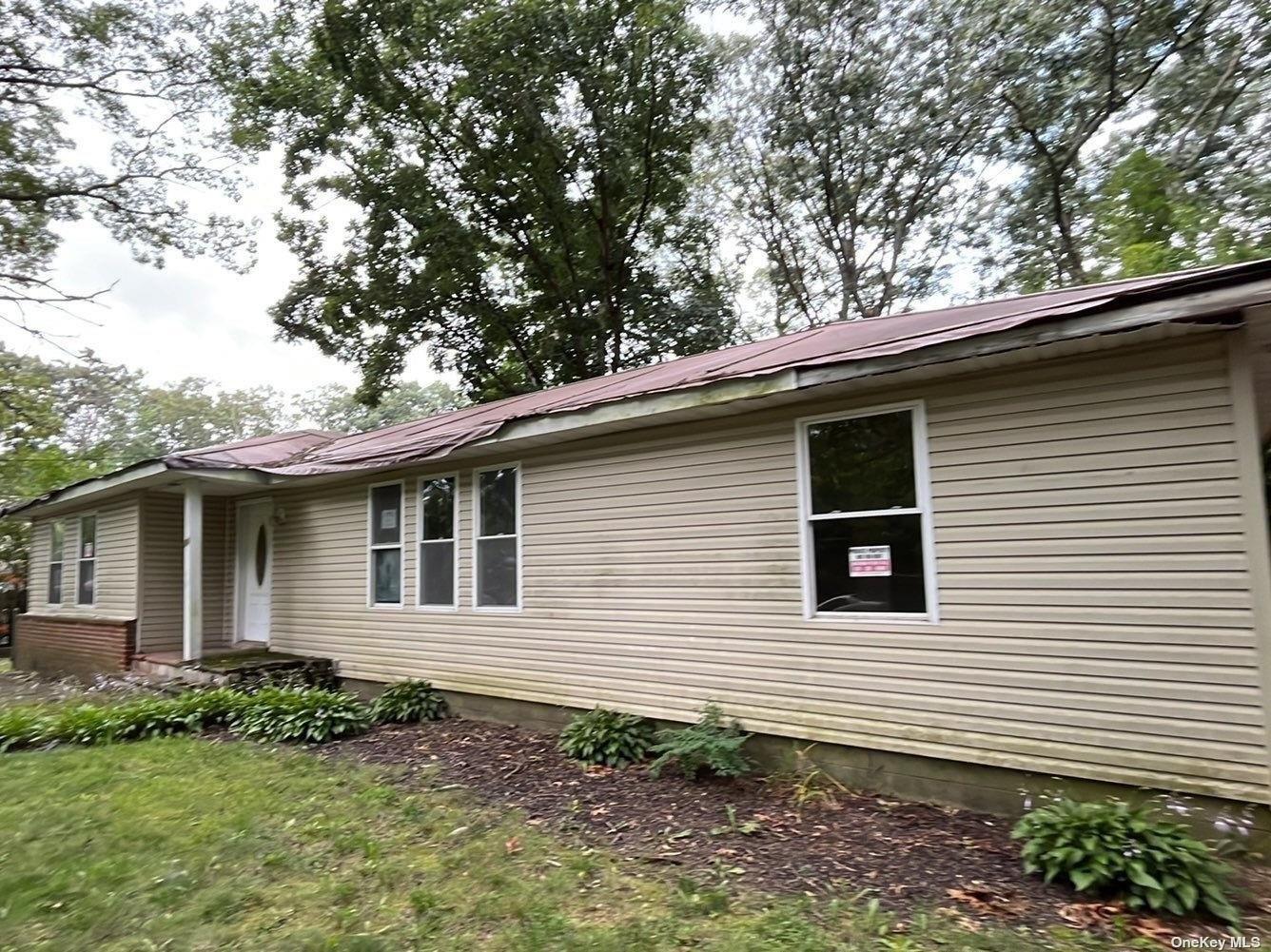 Dourland Rd, Medford, NY 11763