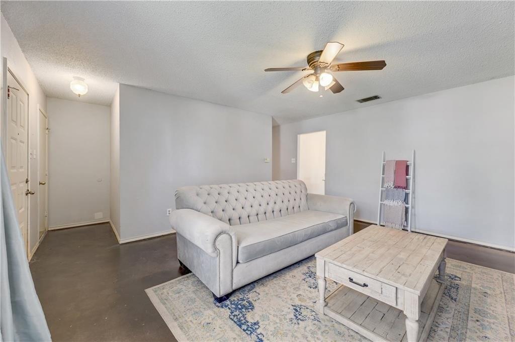 Twin Oak Trl, Cedar Park, TX 78613