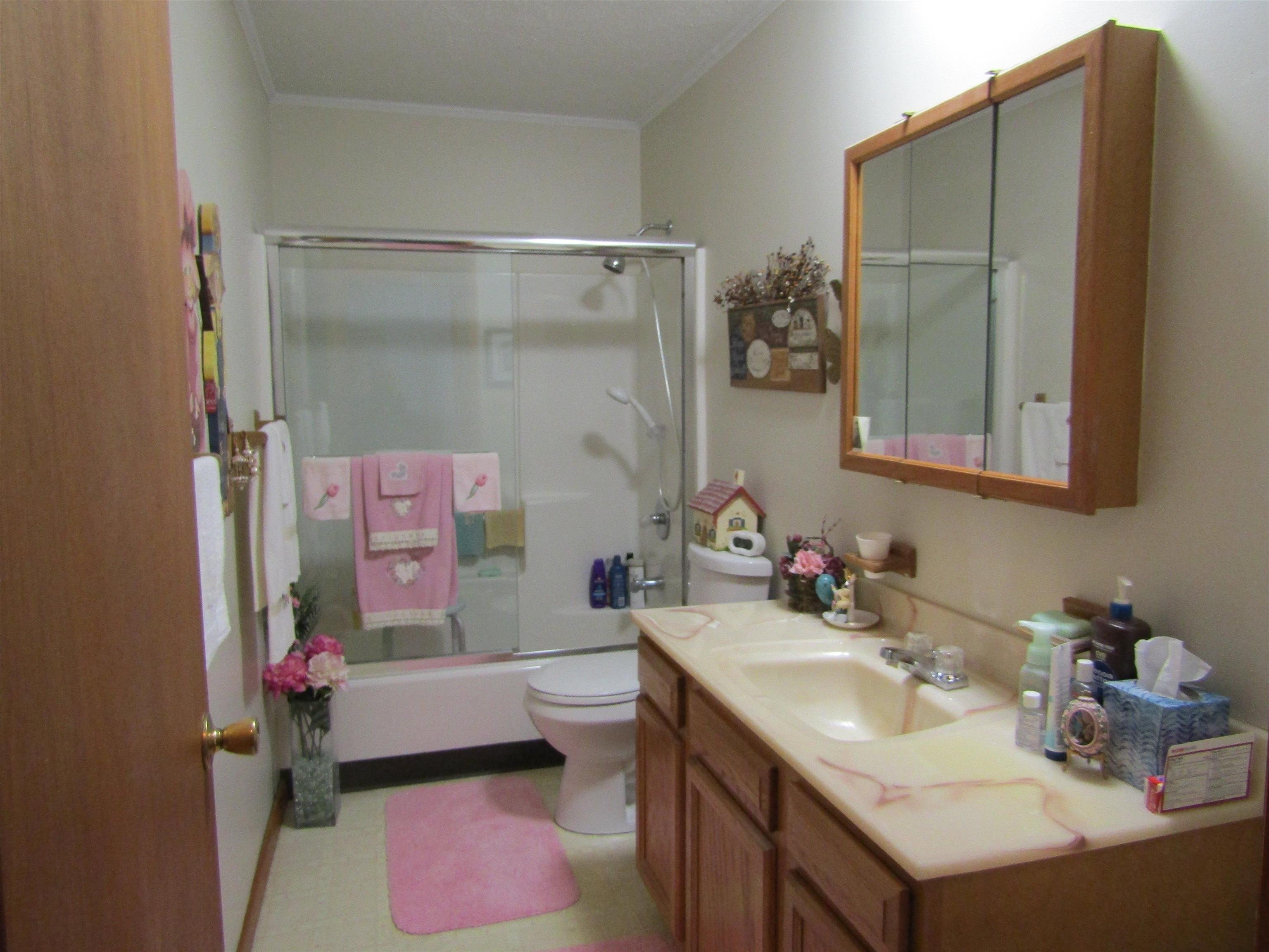 Lincoln Ave, Saint Albans, WV 25177