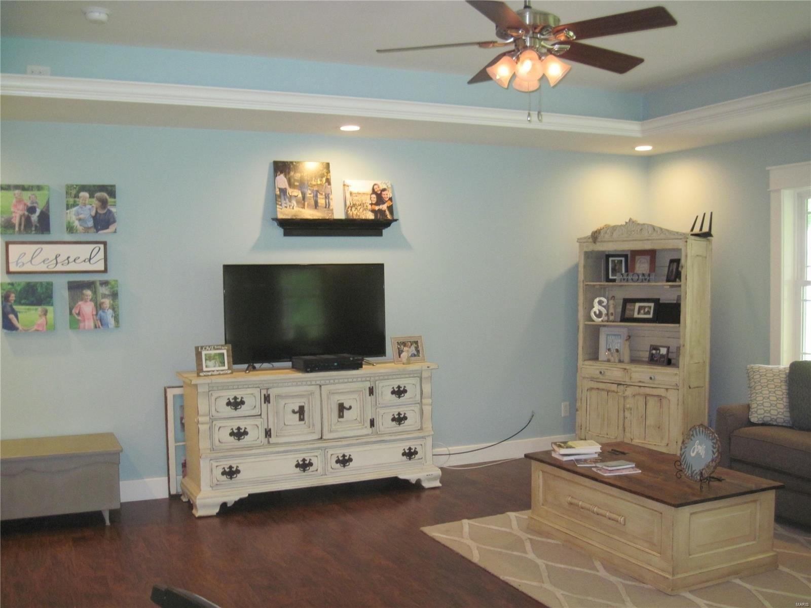 Apache Dr, New London, MO 63459