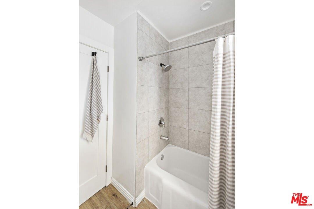 Jovan St, Tarzana, CA 91335