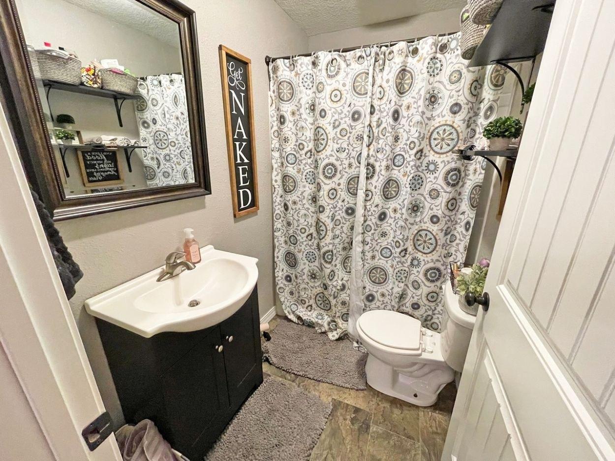 W Oak St, Dexter, MO 63841