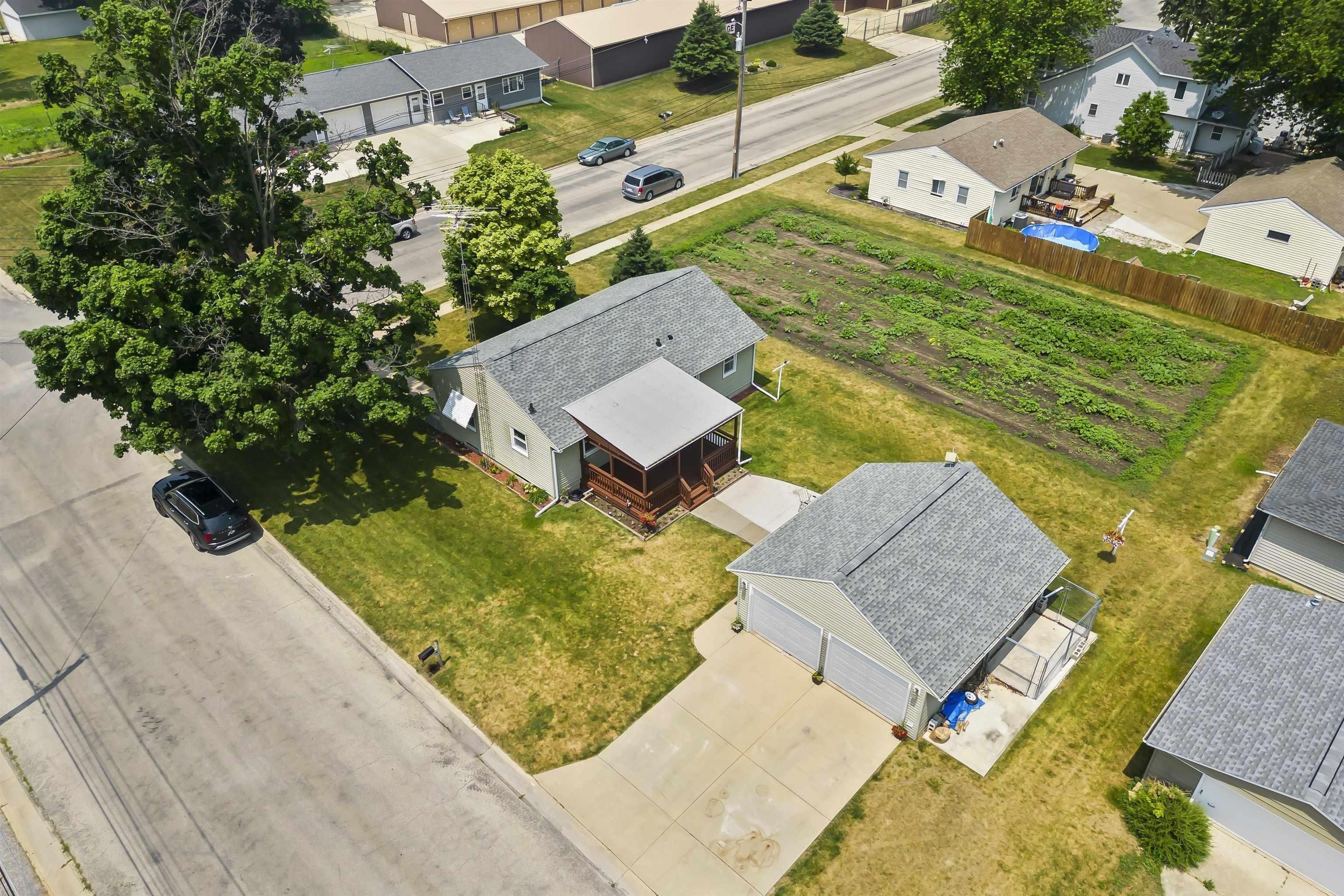 1st St Sw, Waverly, IA 50677
