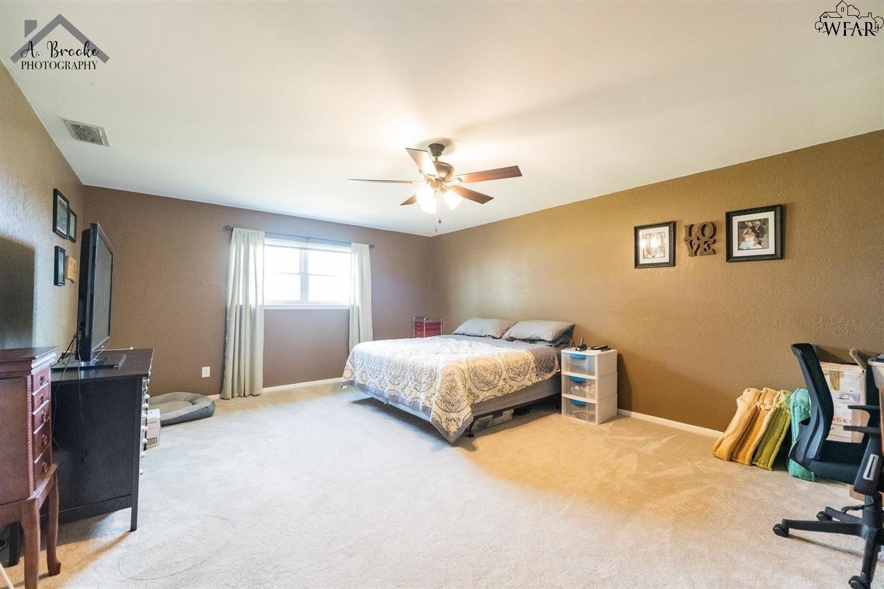Pawhuska Ln, Burkburnett, TX 76354
