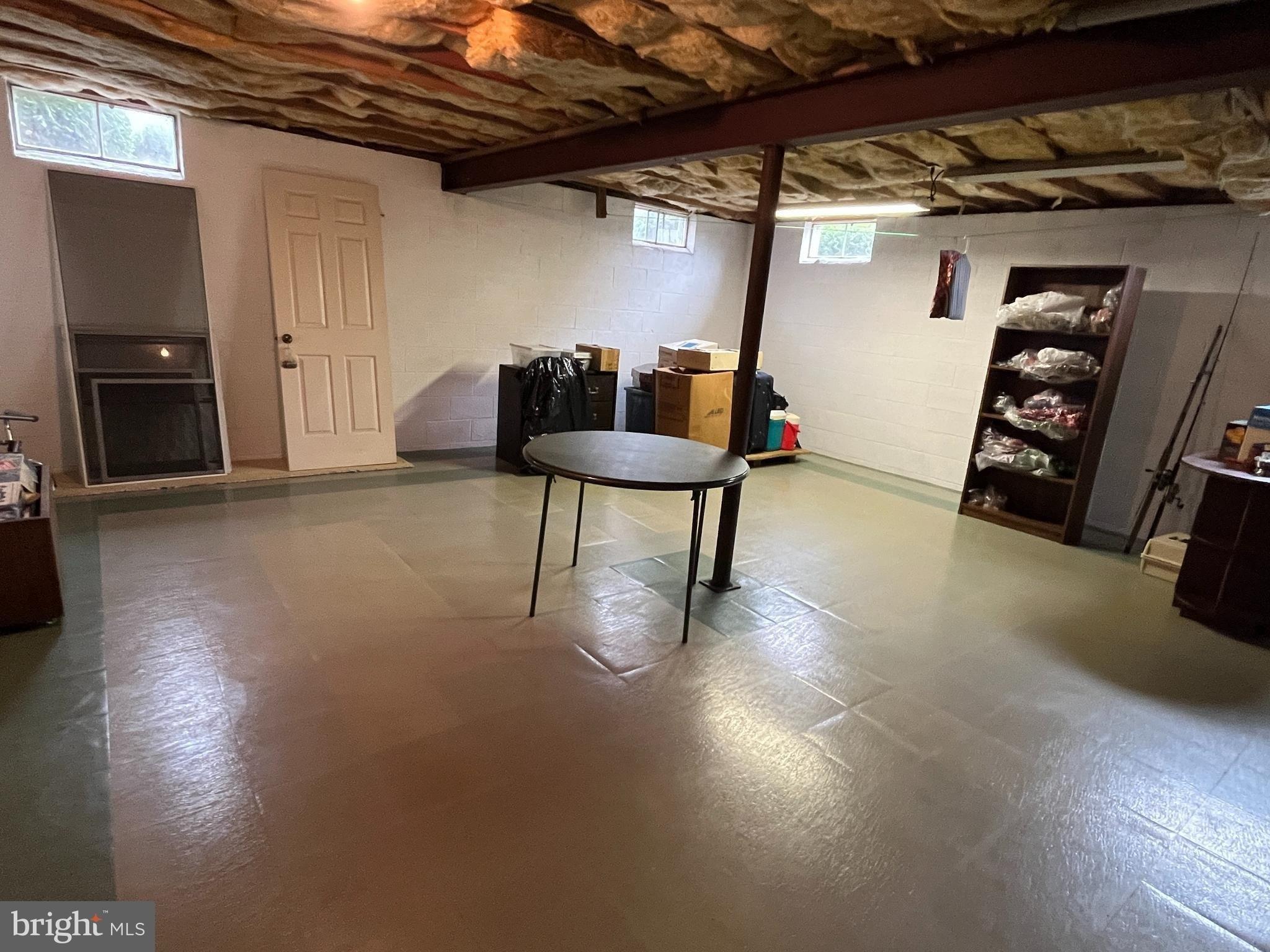 Pine Ln, New Holland, PA 17557