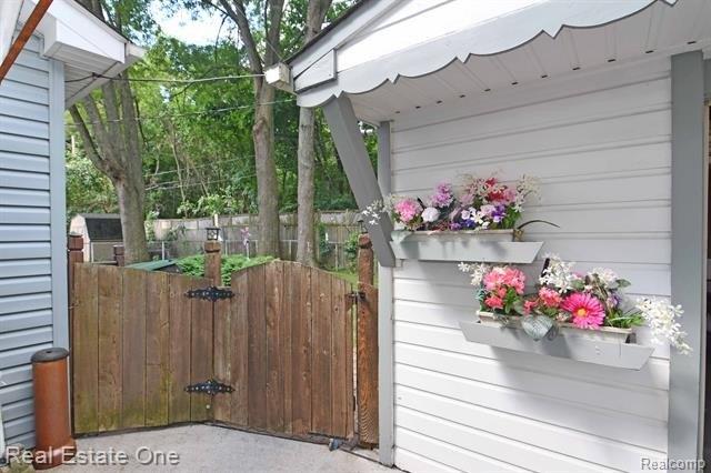 Daniels St, Taylor, MI 48180