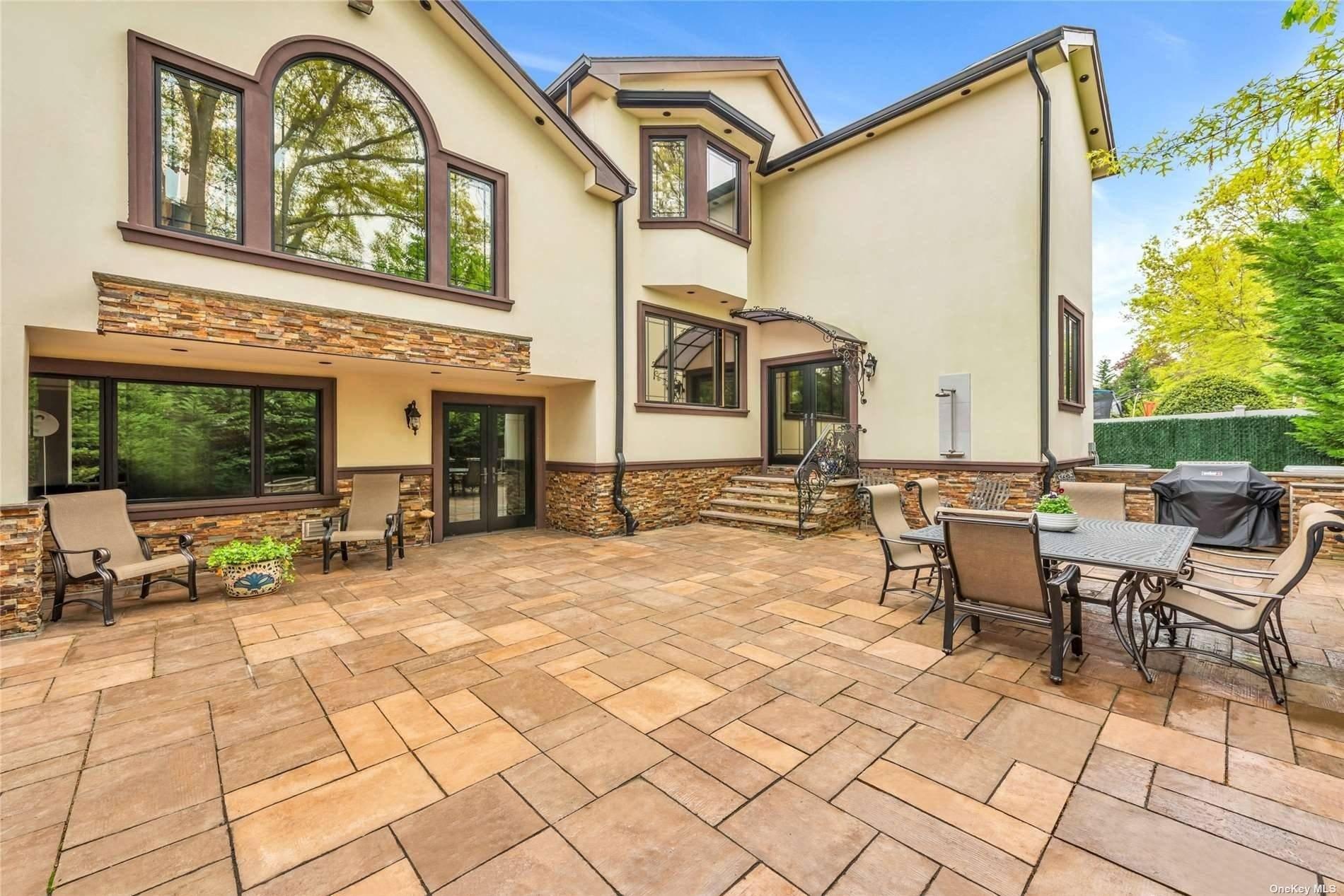 Kearny Dr, Valley Stream, NY 11581