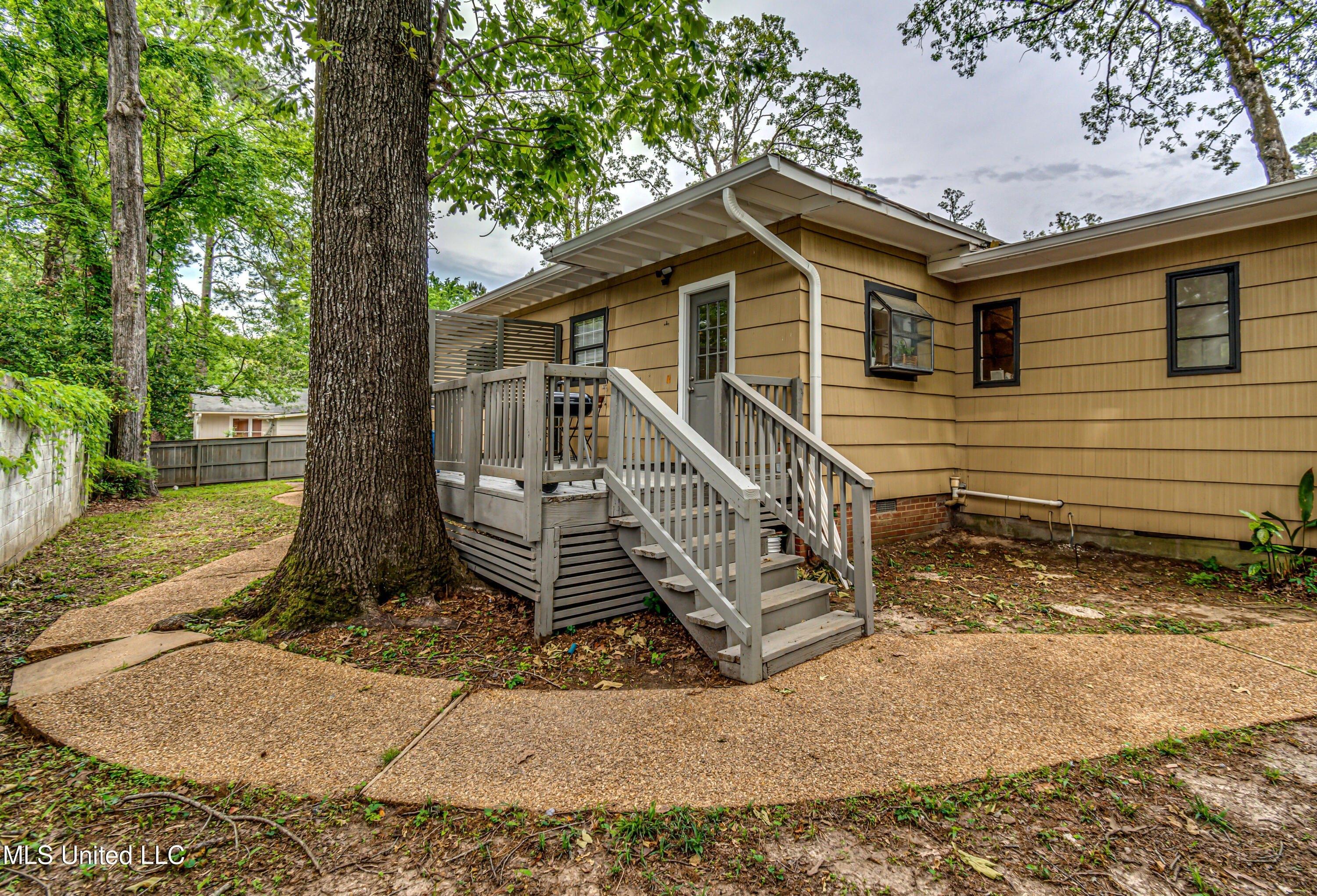 Forest Park Dr, Jackson, MS 39211