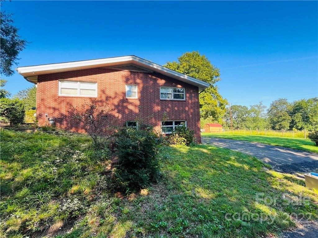 33rd Ave Nw, Hickory, NC 28601