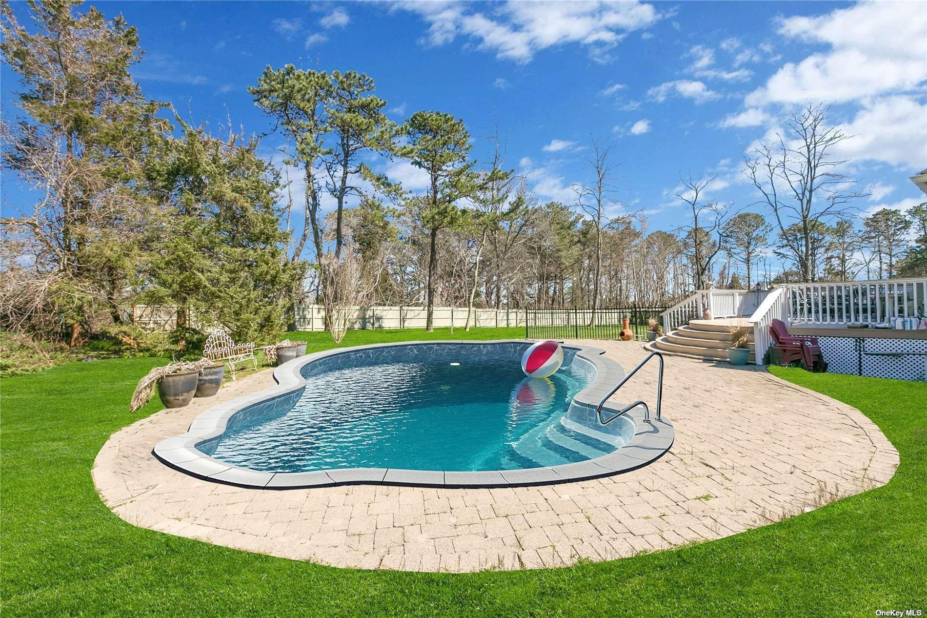 Scotch Mist Ln, Southampton, NY 11968