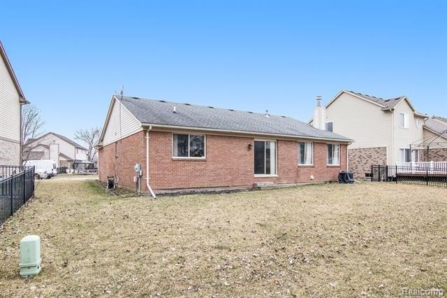 Colorado Dr, Clinton Township, MI 48036