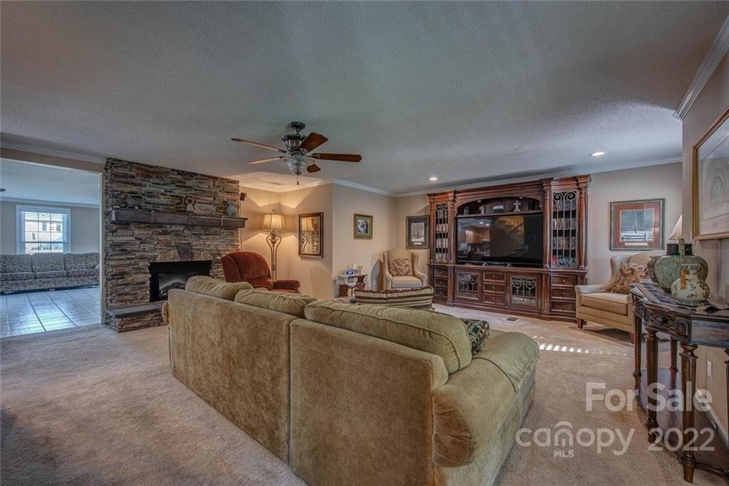 Valleywood Dr, Gastonia, NC 28054