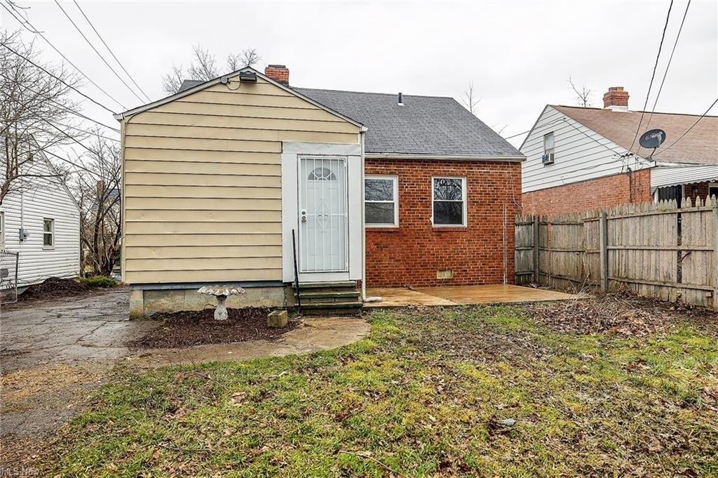 Palda Dr, Cleveland, OH 44128