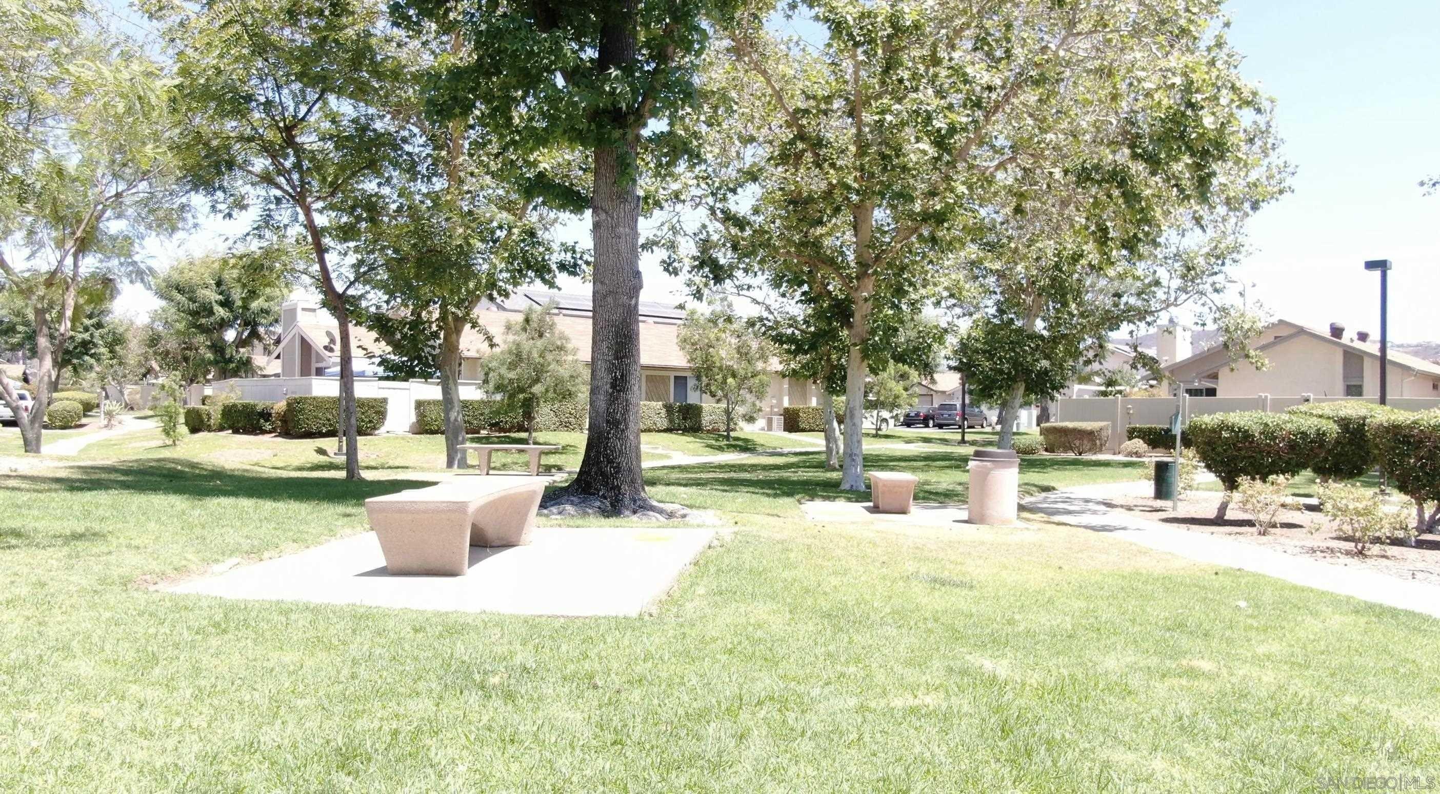 Rochelle Ave, Santee, CA 92071