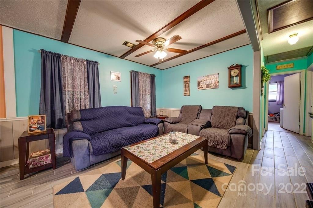 Larewood Dr, Charlotte, NC 28215