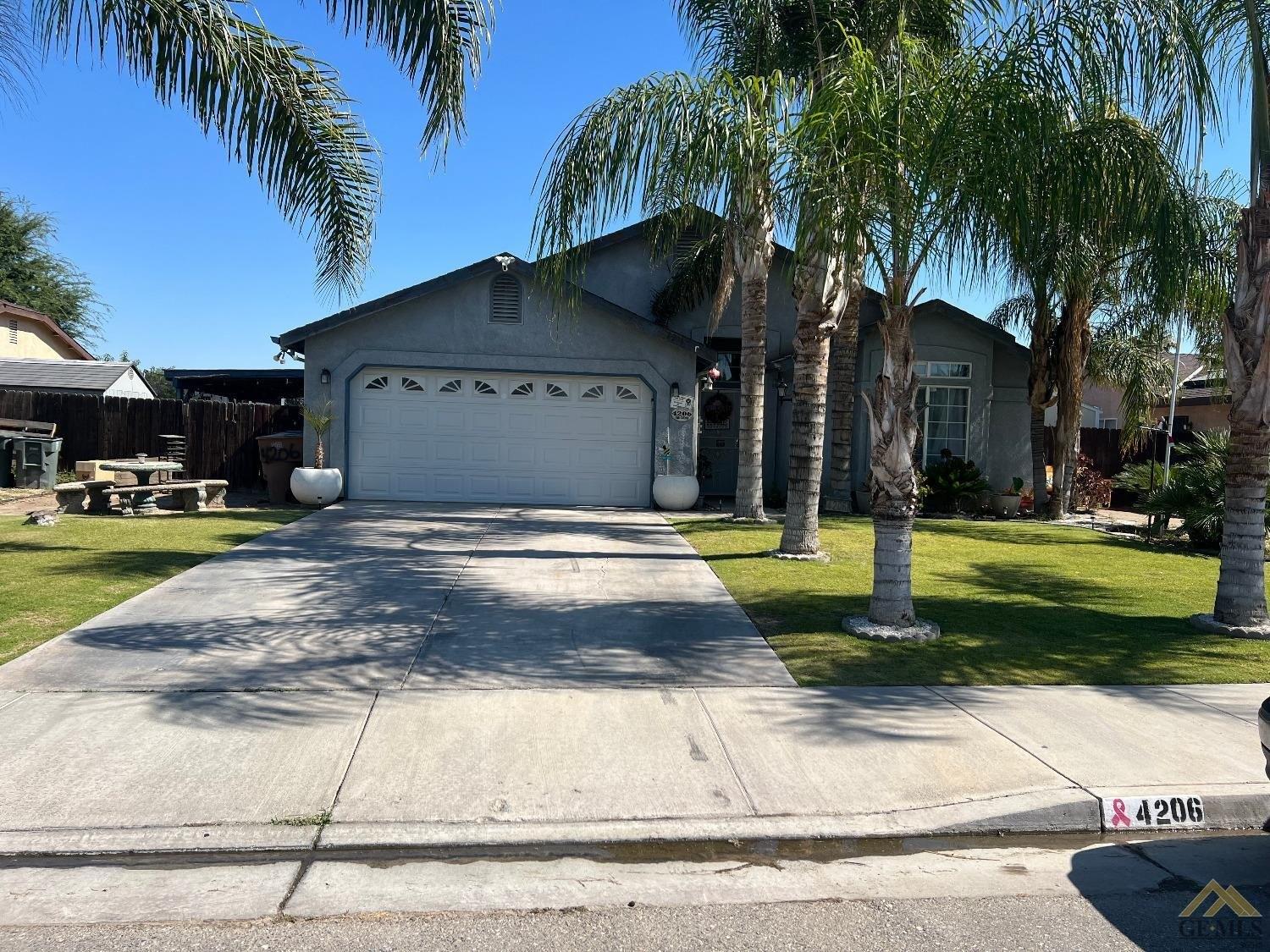 Berkshire Rd, Bakersfield, CA 93313