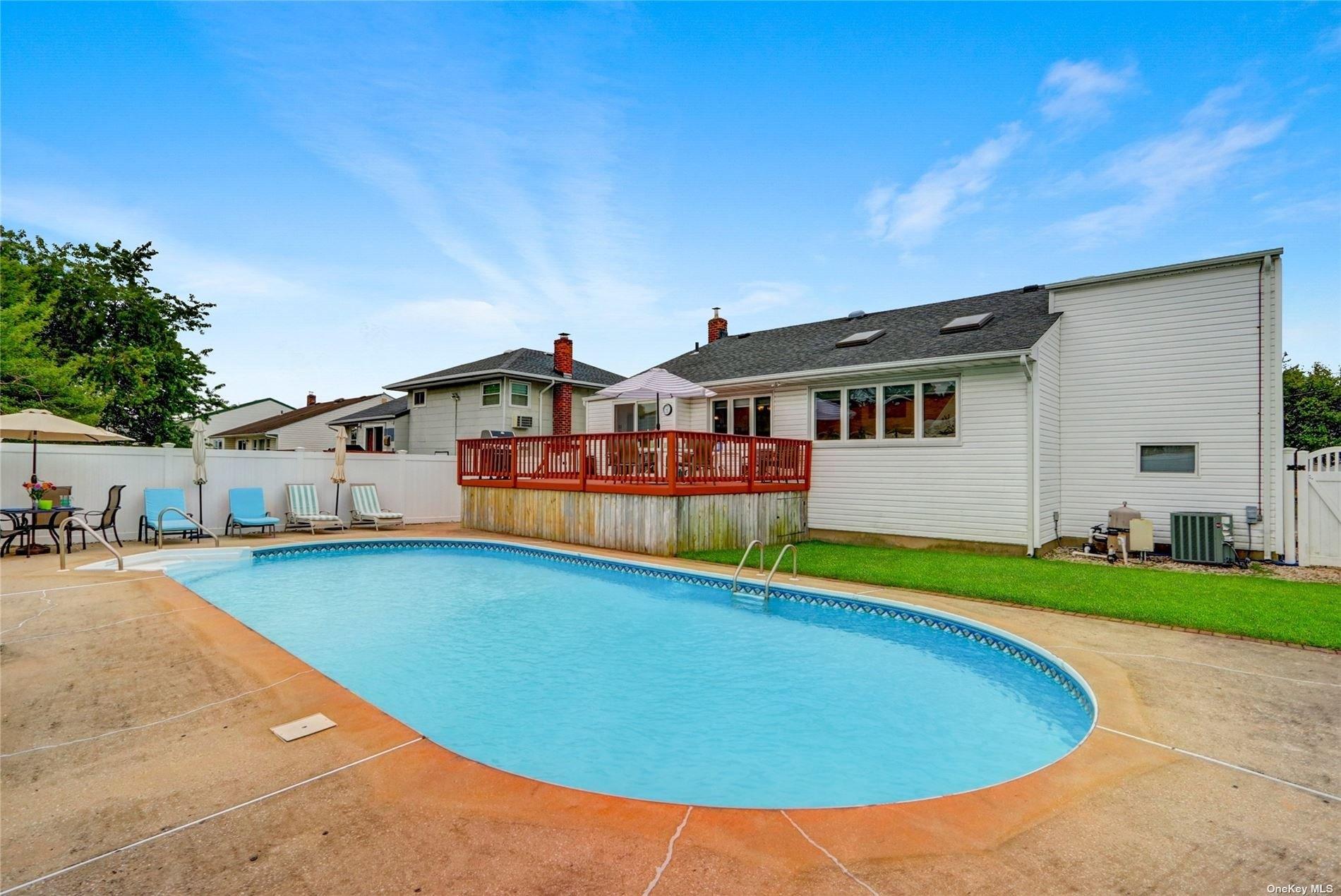 Walters Ct, Bellmore, NY 11710