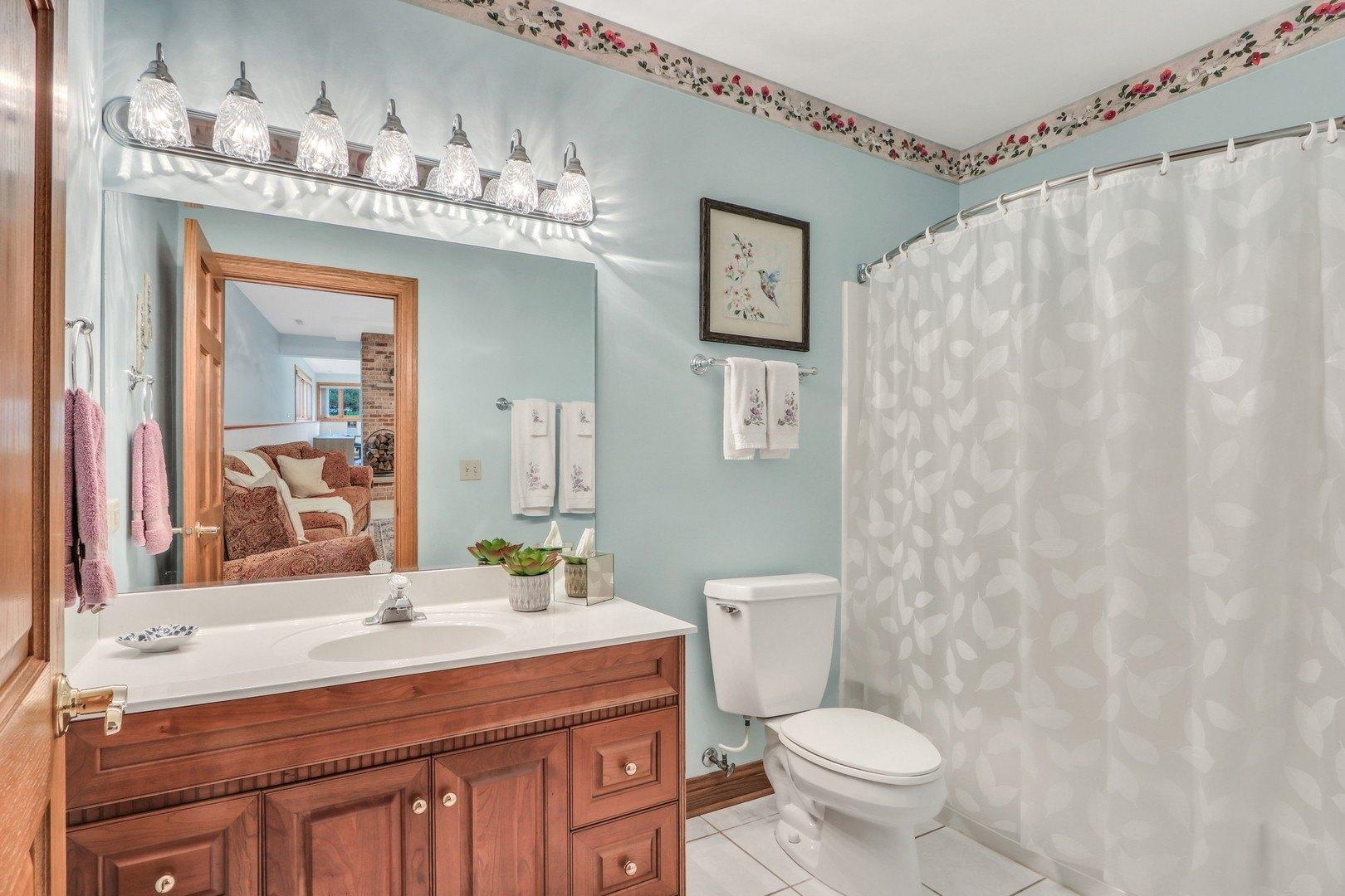 Eagle Ridge Dr, Antioch, IL 60002