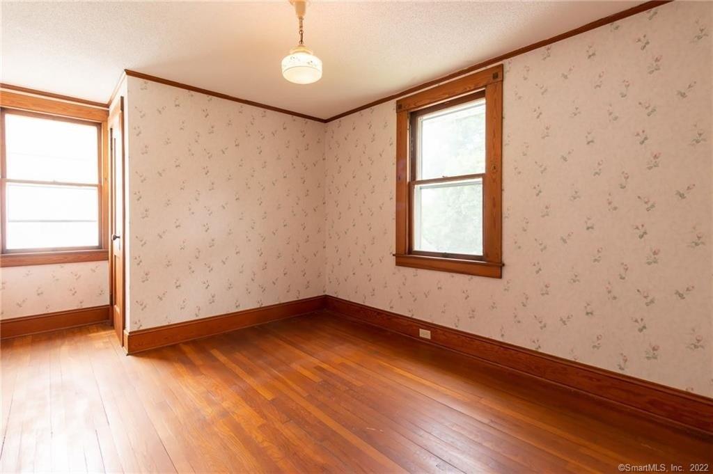 Lilac St, Manchester, CT 06040