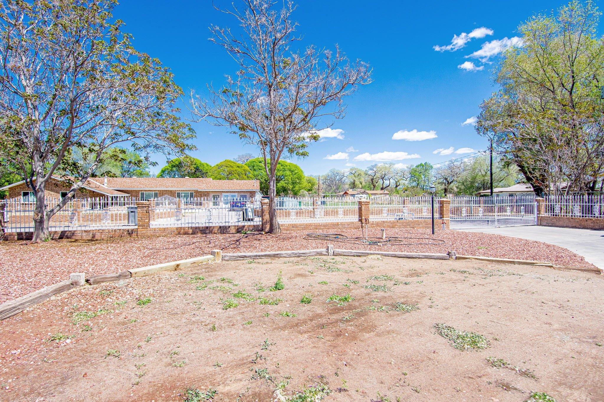 Evans Dr Sw, Albuquerque, NM 87105