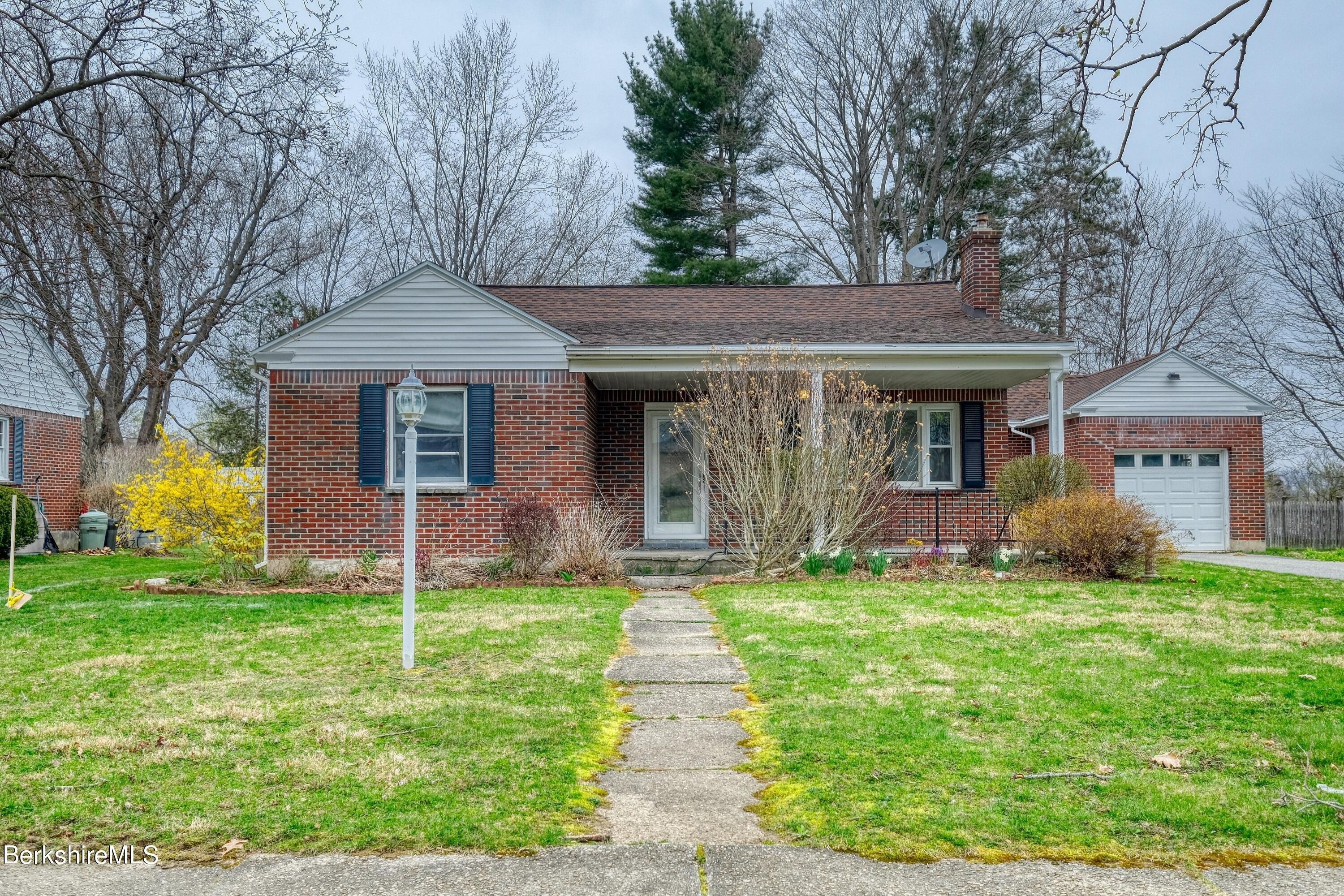 Sampson Pkwy, Pittsfield, MA 01201