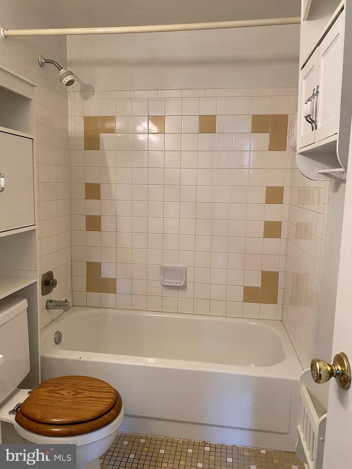 Midway Ct, Woodbridge, VA 22193